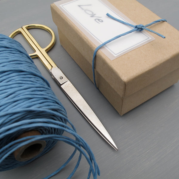 gift wrapping with paper twine