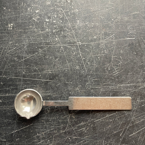 Metal wax melting spoon